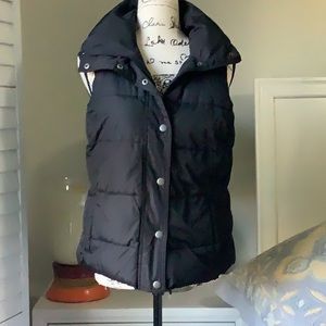 Black puffer vest